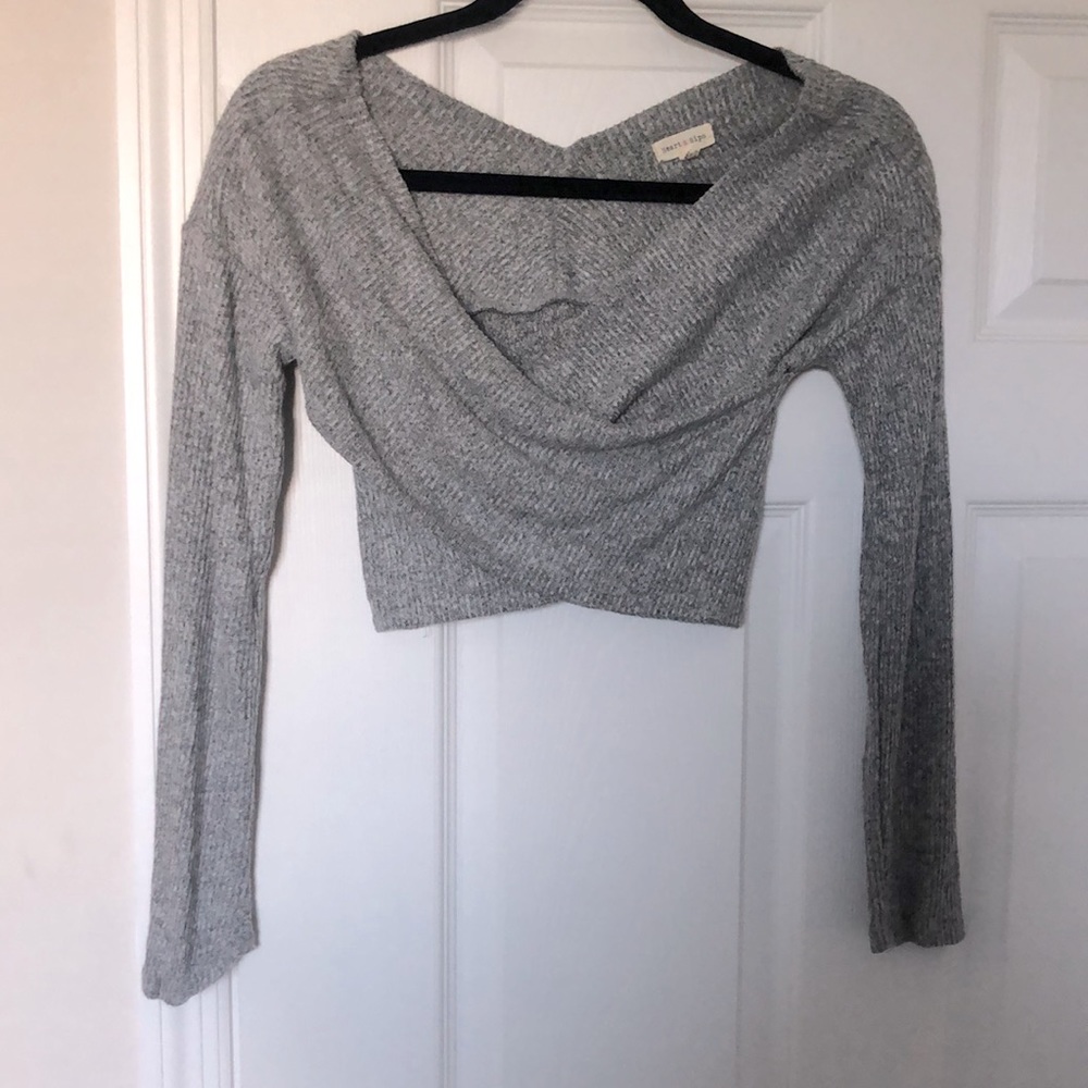 Beautiful Crisscross Long Sleeve Crop Size Large